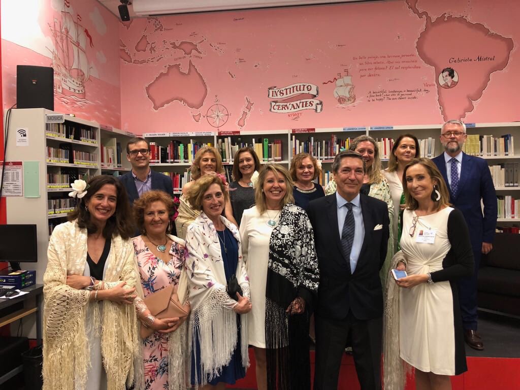 anamb2011's tweet photo. #GSWSydney. The Spanish group being greeted by the Spain ambassador before the conference starts https://t.co/YrCkWR7tAX