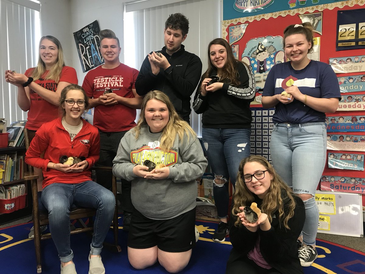 JB_Broadcasting's tweet photo. We got to hang out with some pretty cool chicks today! Hatched by jb_eagles 1st grade @SandyBehrends. Story coming soon! ❤️🐥 https://t.co/p9pg4AzOV4