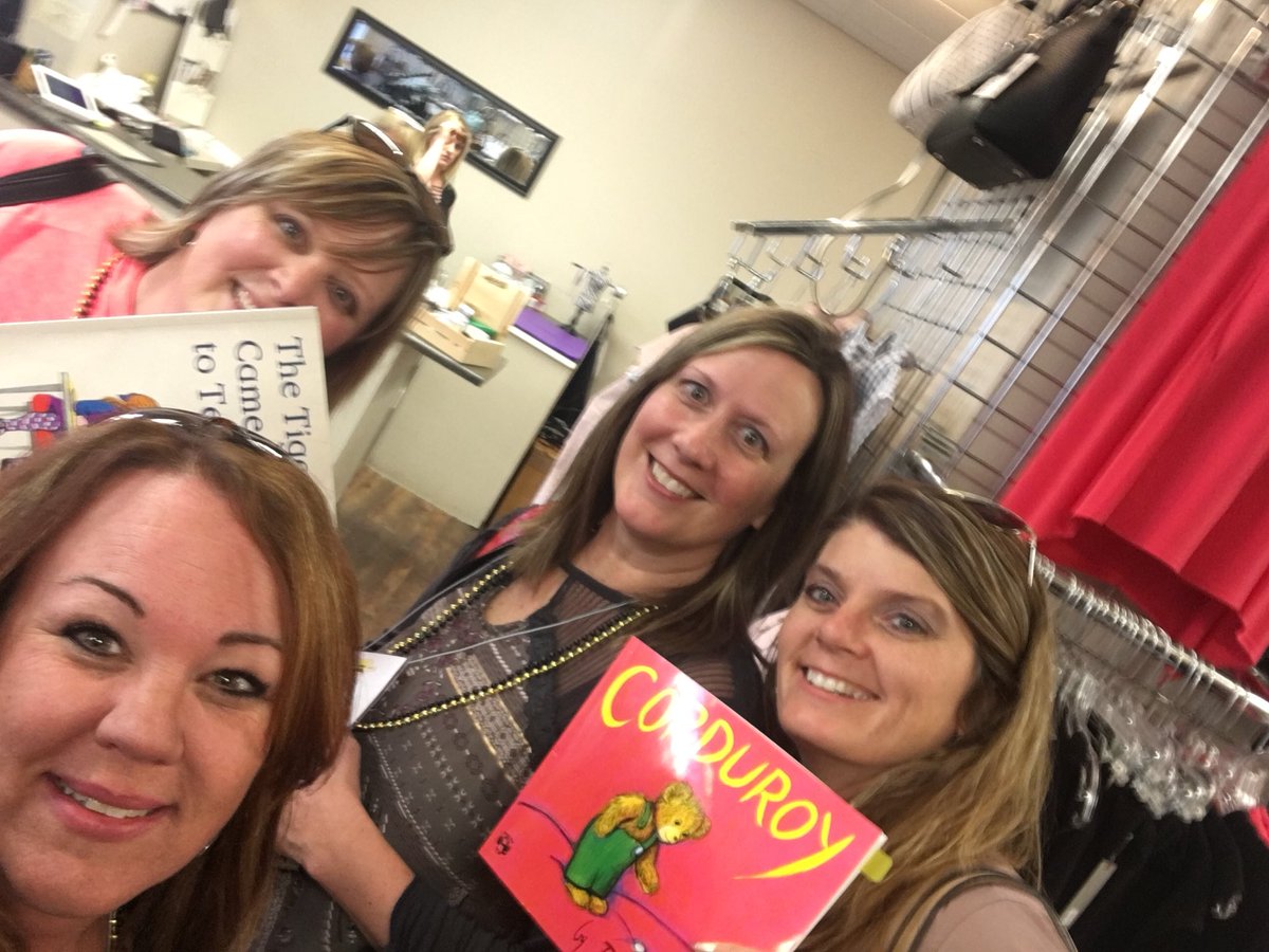 jennikramer1231's tweet photo. #Bookcrawl #NDLit https://t.co/Pb3A4ikhre