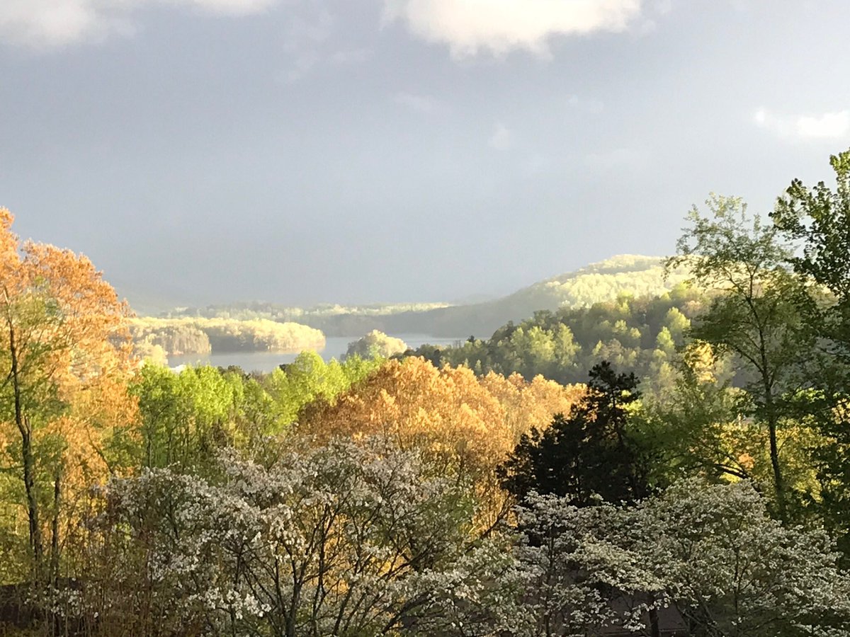 mostlyunaware's tweet image. My Wine is out of frame. @byrneandkelly music is playing. #lifeisgood #springbetweenthestorms. #afterwork