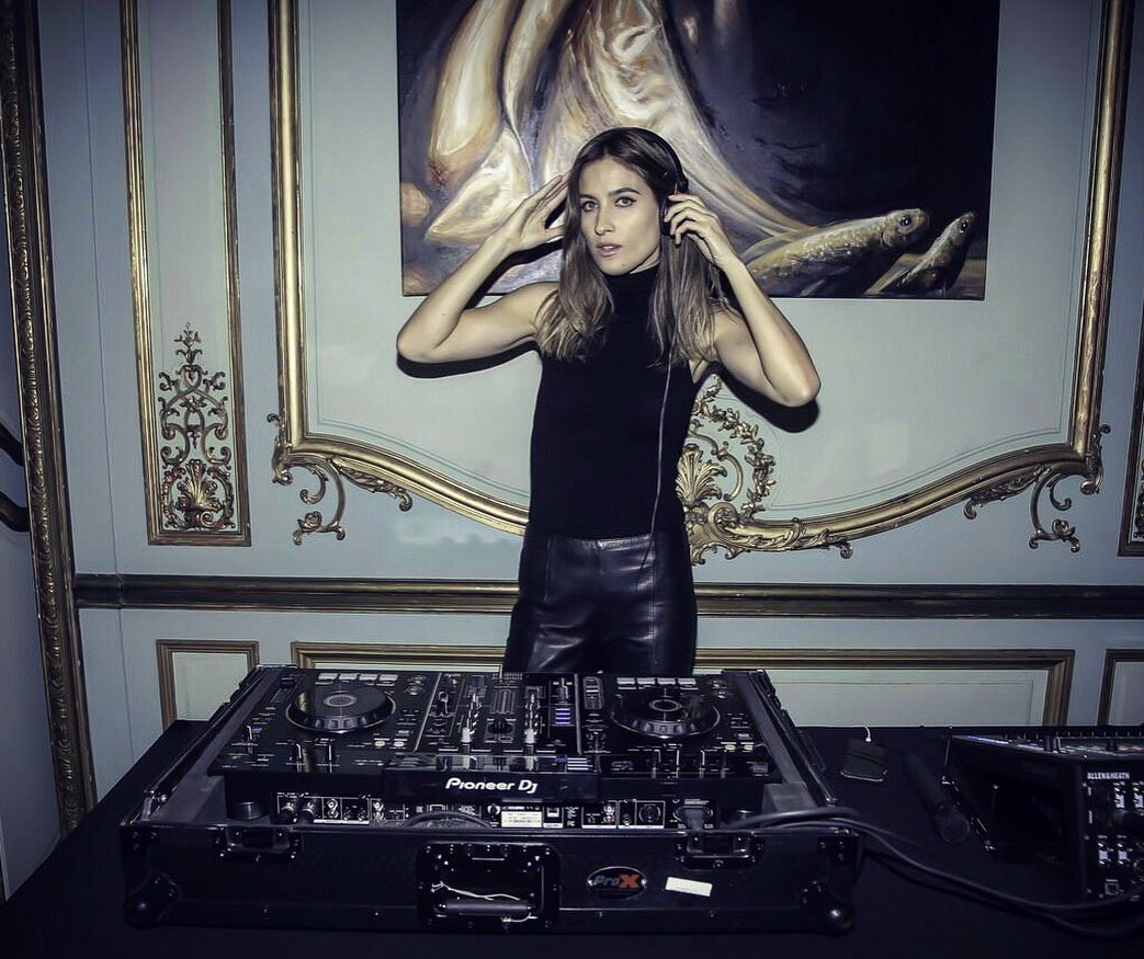 cintgarrido's tweet photo. BA NIGHTS!! 🌟 
 #fourseasons #amexinvites .
🌟
 playing some tunes  for @americanexpress at @fsbuenosaires .
🎵 
#ph @Photojohnny 
Gracias @guillermoazarok 
@santanderrio #select #women 
#americanexpress 
#aboutlastnight #livemusic #djset https://t.co/2ZZQeezP2e