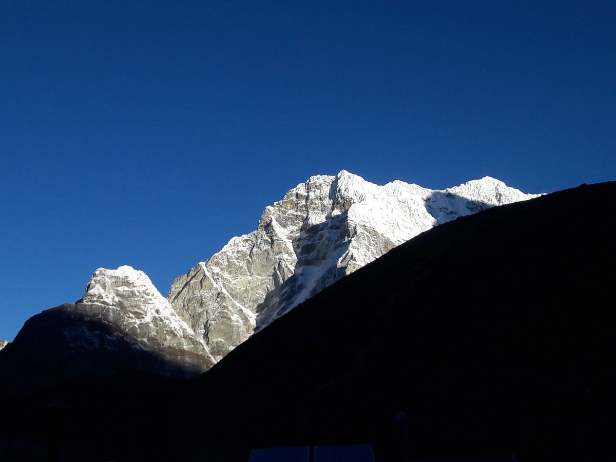 RijalResham's tweet photo. Him(snow )+aalaya(house) become Himalaya. 75% of the part of Himalayas lies in Nepal so come, visit & explore its beauty.
#Nepal #himalaya #Beauty #spring2018 #nepaliMountain #wanderar #beautifulMountains #happyMountain #adventureInnepal #topOfTheWorld #trekking #hiking #fun https://t.co/fMSOi9yDgF