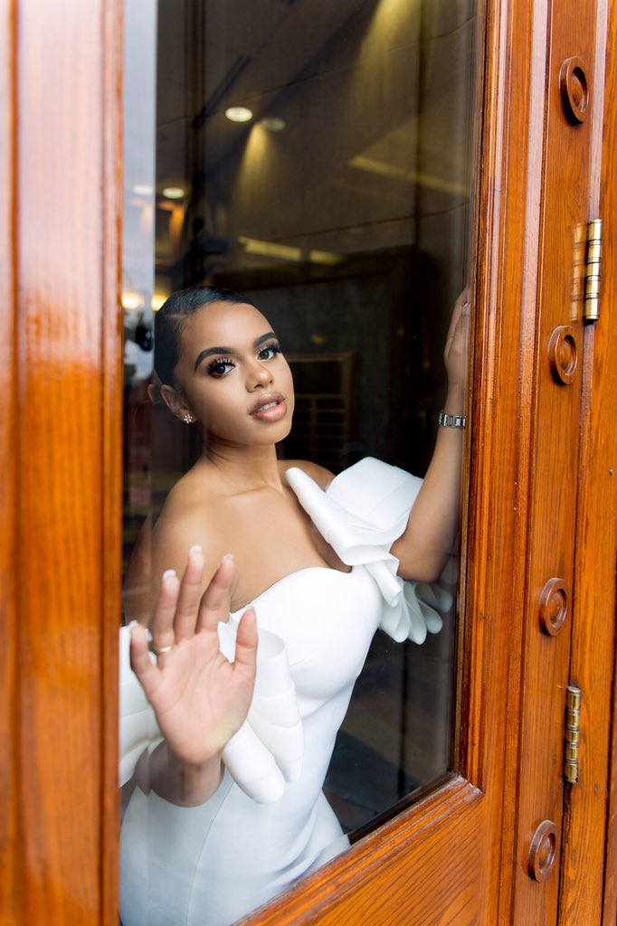 firstladyfal's tweet photo. Iconic, if I’m being honest.

#GradSzn 🎓✨ https://t.co/efMm4ZDpVn