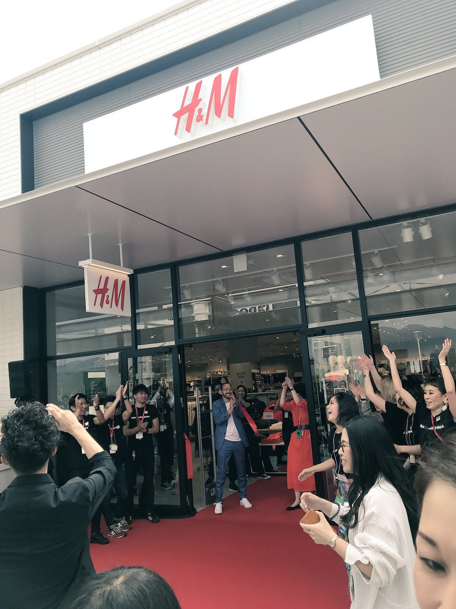 H M Japan Ar Twitter Open 本日h M ジ アウトレット広島店がオープン Unaさんをはじめとした有名djがお店でプレイ 来てくれた皆さま ありがとうございます Hmopening H M Japan Ar Twitter Open 本日h M ジ アウトレット広島店がオープン Unaさんをはじめとした有名djがお店でプレイ 来てくれた皆さま ありがとうございます Hmopening