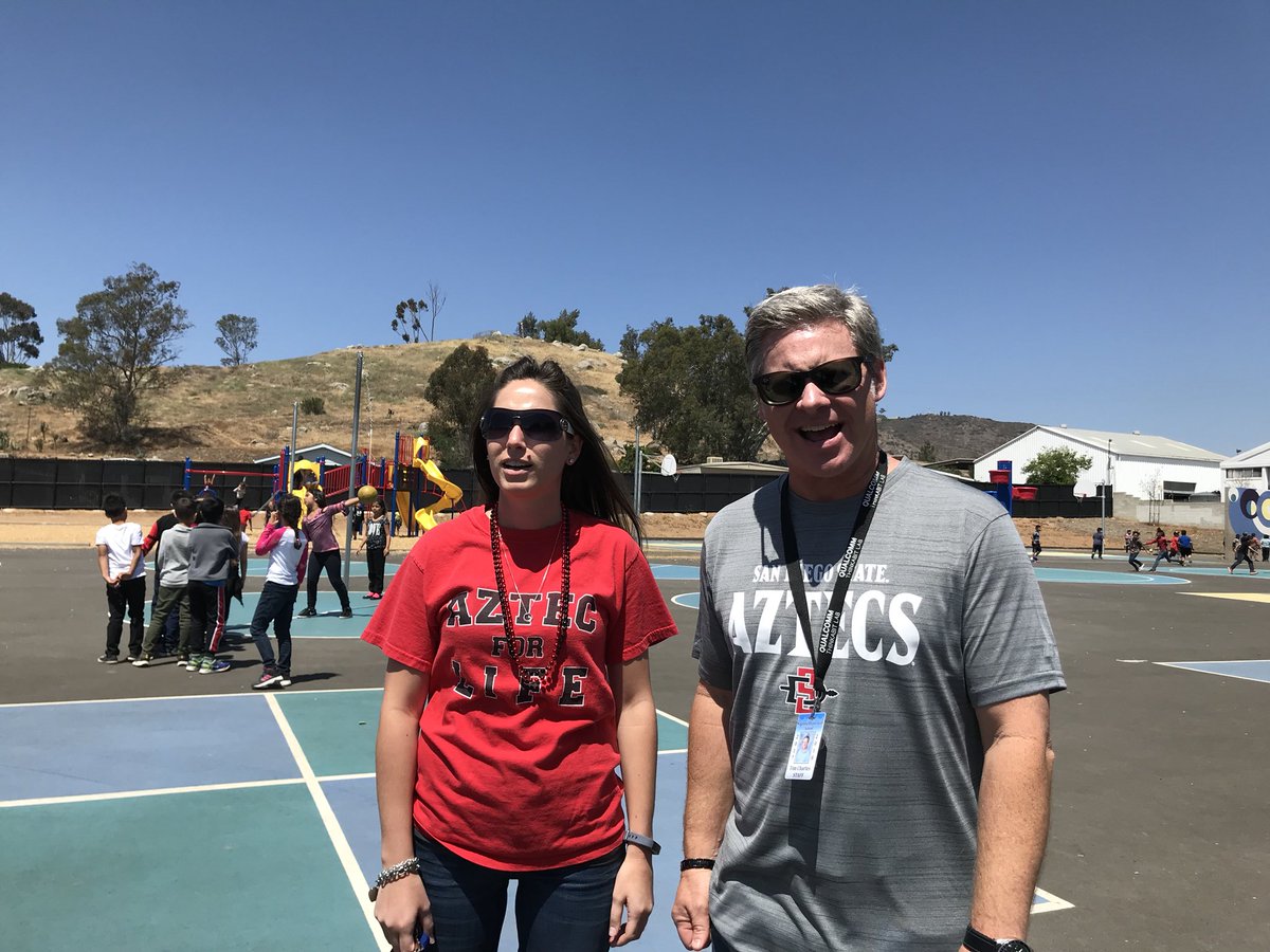 msekovi's tweet photo. #ReachHigher @MagnoliaCVUSD We teach the future not how to take pictures, but by preparing them to be the best they can be! Representing @SDSU @sdsualumni #3rdgradefun #wegotthis #confusedteachers @TimCharles123 @CounselorPerezJ https://t.co/hCqyVO4r8o