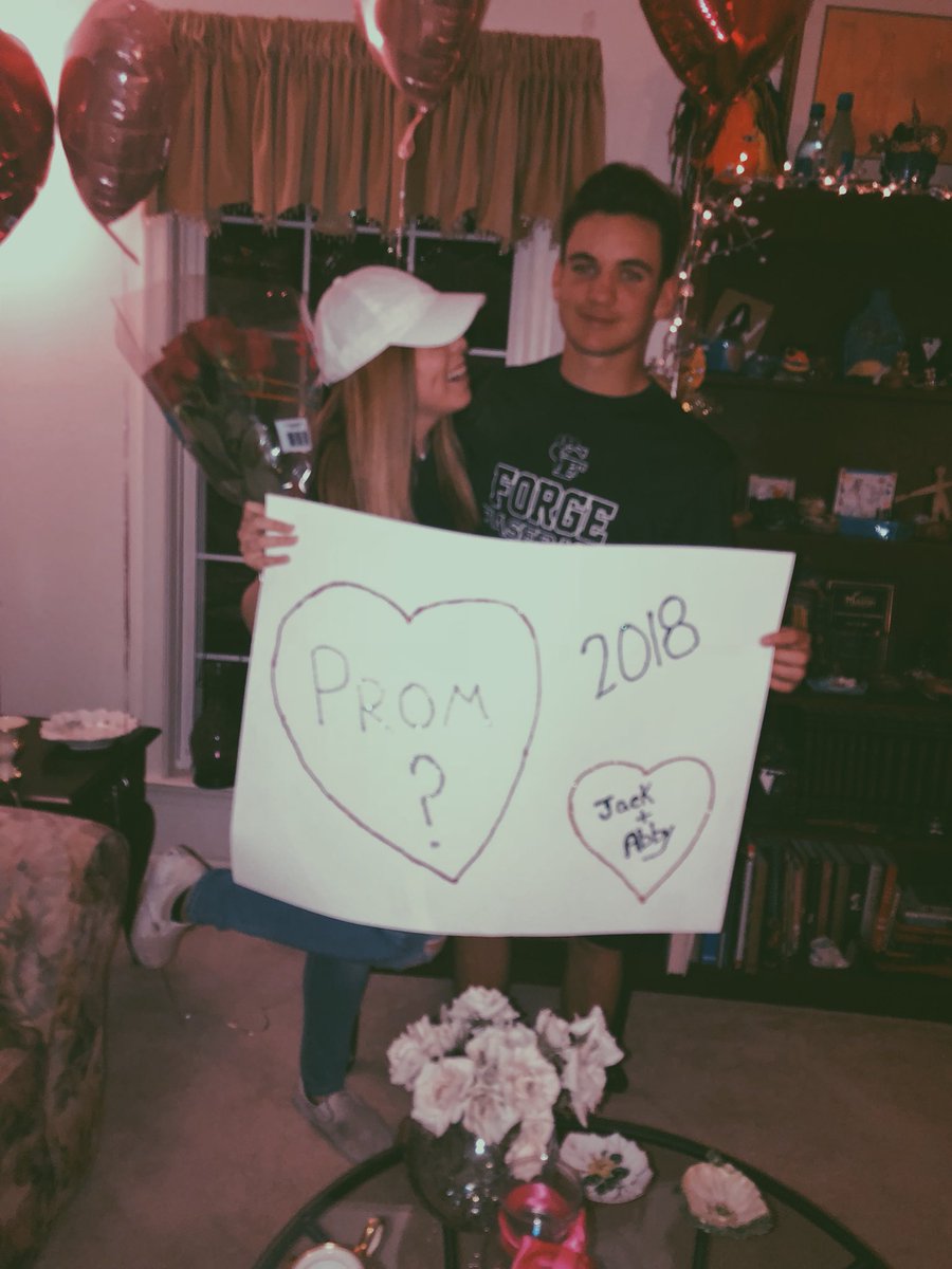 abbybsanchez's tweet image. My boy is the best ❤️ #promdate ✔️