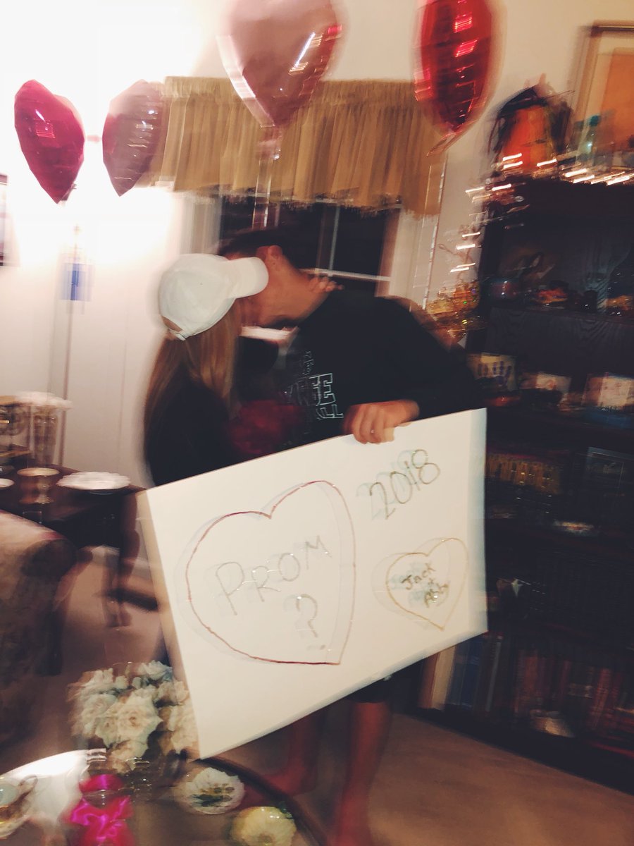 abbybsanchez's tweet image. My boy is the best ❤️ #promdate ✔️