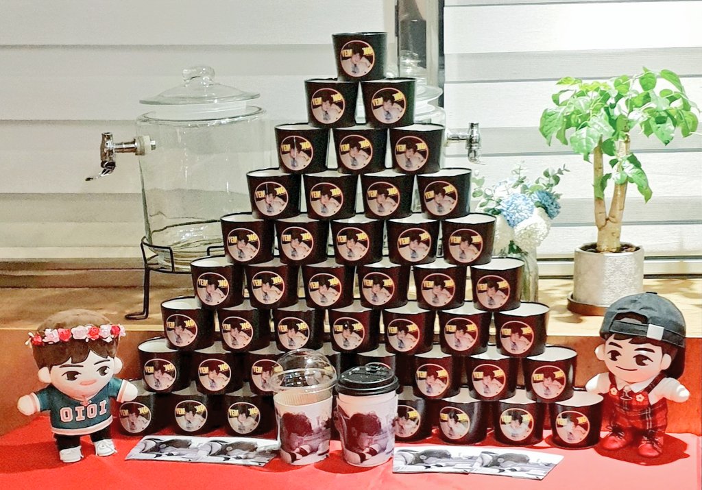 everyday_yym's tweet photo. #예밍카페 #양예밍

두근두근 
오늘 밤 직방의 설렘을 만끽하고 계신가요?

예밍카페는 우여곡절 끝에 여러분을 만날 준비를 마쳤습니다. 미흡한 부분은 너무나 잘 생긴 예밍이 얼굴 보시면서 너른 마음으로 품어주시길 바라며, 다음 주 월요일에 만나요~ 🤗 https://t.co/uAHHMLxPzs