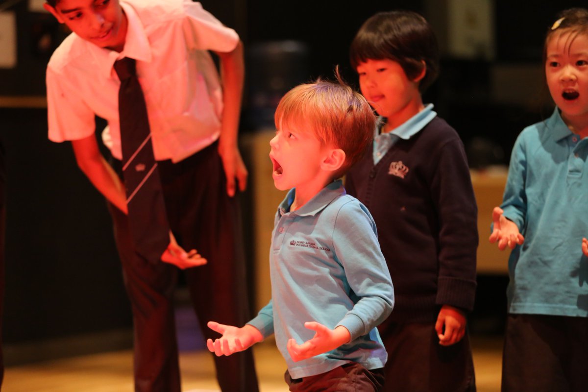 NAISPudong's tweet image. On Wednesday Y1 students had the opportunity to take part in a #drama workshop. Mr. Bradshaw performed The Greek tragedy ‘Orpheus and Eurydice.’
Our Y1's then worked with a group of Y7's to act out different parts. They had a fabulous time #exploring a story through role play!