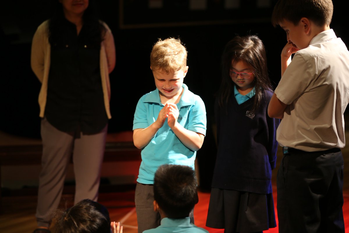 NAISPudong's tweet image. On Wednesday Y1 students had the opportunity to take part in a #drama workshop. Mr. Bradshaw performed The Greek tragedy ‘Orpheus and Eurydice.’
Our Y1's then worked with a group of Y7's to act out different parts. They had a fabulous time #exploring a story through role play!