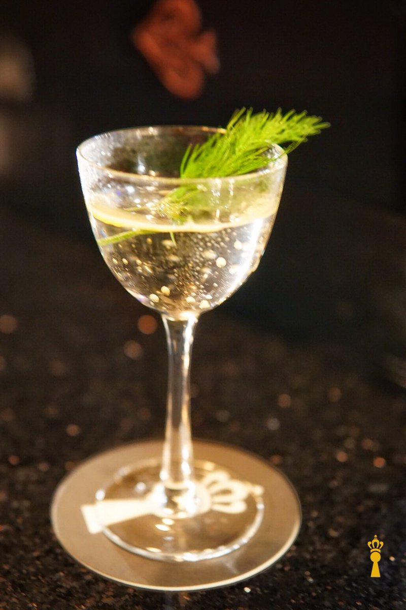 JAZZ AND BUBBLES TONIGHT
@justinetyrell & @timothonius 

#COCKTAILS

THE #TRUFFLE #MARTINI
gin, elderflower, coconut rum, salt, truffle oil, fresh dill

Thursdays - Lights On at 7:00pm

#Cinqàsept - ALL NIGHT! 20% bottles - V and NV

#champagnelife #yycjazz #cocktails