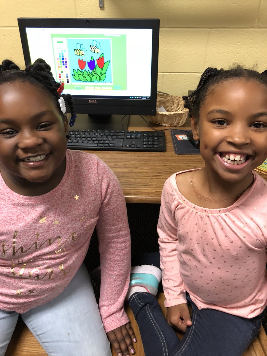 LBNELibrary's tweet photo. First grade had fun working the mouse and painting bee-utiful pictures! #lbne #readerbees https://t.co/LVrnD5fRFl