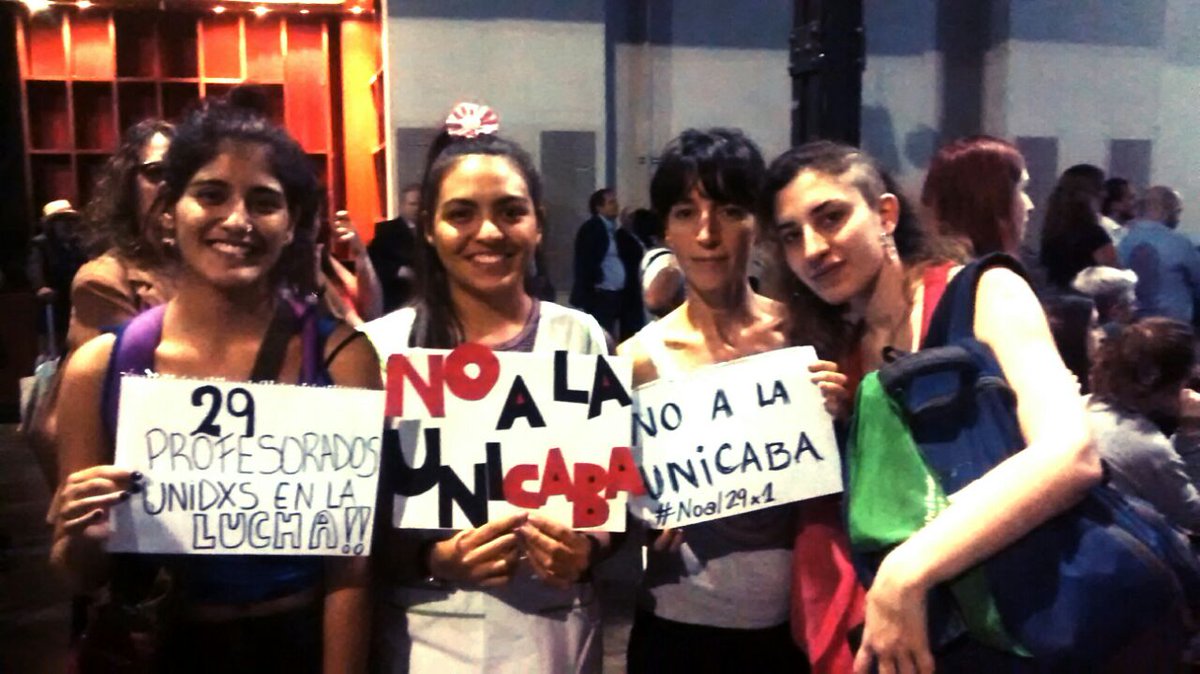 NaruMaddonni's tweet image. Hoy nos hicimos presentes en la Feria del Libro, para que de una vez el gobierno escuche el pedido de todos los docentes, estudiantes, rectores, gremios, y de la sociedad, que NO queremos que cierren los profesorados. 
Apagá la tele, que no toda oposición es K.