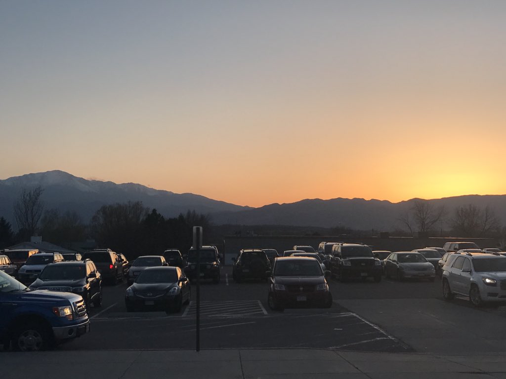 Full parking lot <a href="/DohertySpartans/">Doherty High School</a> for #SpartanSpotlight . Great start <a href="/SteveOttmer/">Steve Ottmer</a> @DS_Classen . #D11NextGen