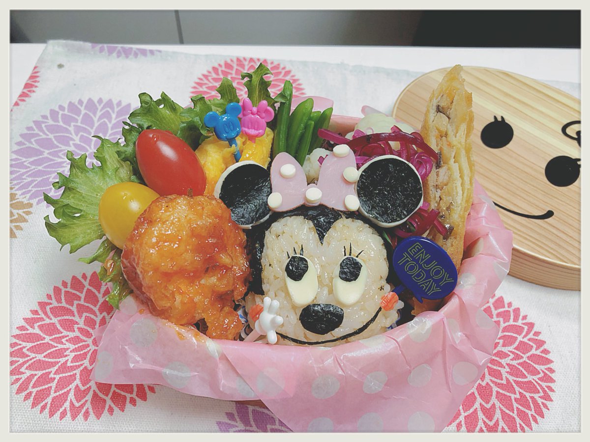 ぱんだまん 今日のお弁当 今日は ミニーちゃん 笑 これまた残念な仕上がり なんとも中国のミニーちゃんにしか見えないゎ まず絵が書けなきゃダメだよね 艸 お弁当 キャラ弁 ミニーちゃん お弁当作り楽しもう部 絵が書けない