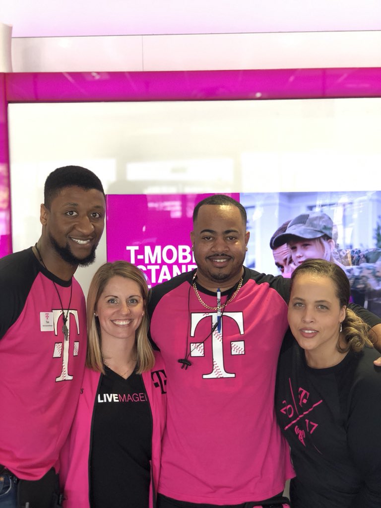 Great visit today @JnnLeiCald <a href="/Darya1908/">Darya Burns</a>!! What a great way to cap off my 8 year anniversary!! Thanks for coming by! Always a pleasure!! <a href="/TonyCBerger/">Tony Berger</a> @Jsolomon6551 #8yearsstrong #GCG