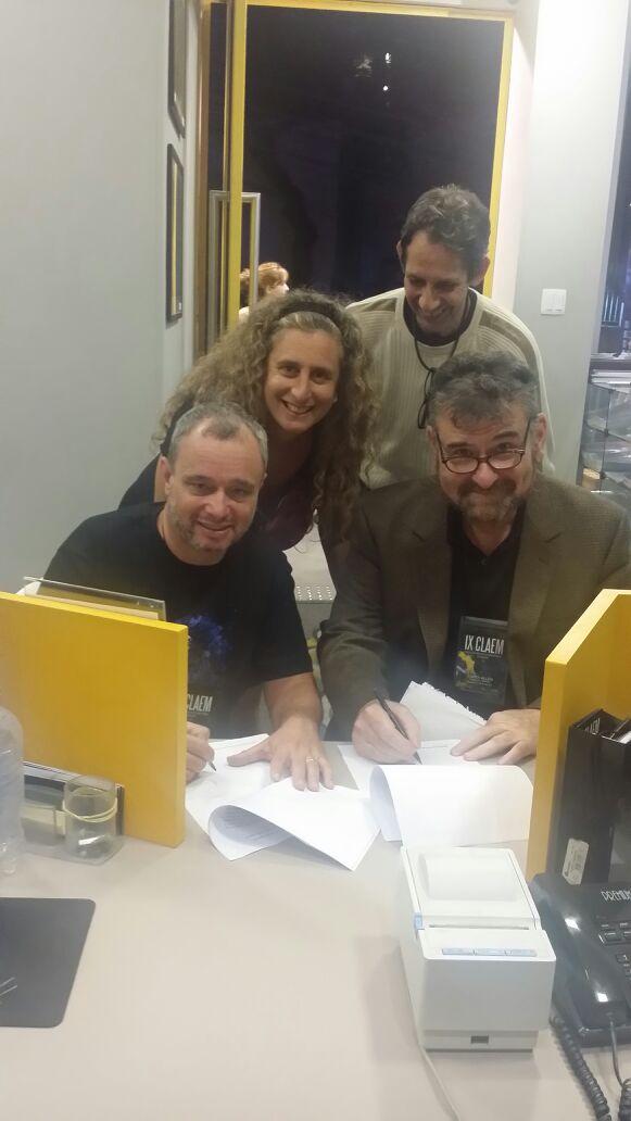 TerciarioTAMABA's tweet photo. Firmando intención de Convenio con Umphu (Santo Domingo) junto a Corey Allen #TAMABA #ALAEMUS #CLAEM2018 @alaemus https://t.co/zFKkgbTibu