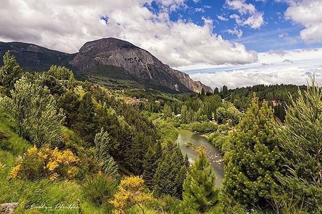 evelynpfeiffer's tweet photo. A veces no hay que alejarse demasiado para encontrar un paisaje increíble. Este es el mirador sobre el río Simpson, a apenas un par de minutos del centro de Coyhaique. Solo hay que esperar la luz perfecta y ya está. Les dejo el dato ;) #coyhaique #patago… https://t.co/yXdJRC3U6V https://t.co/glHNjOGCQt