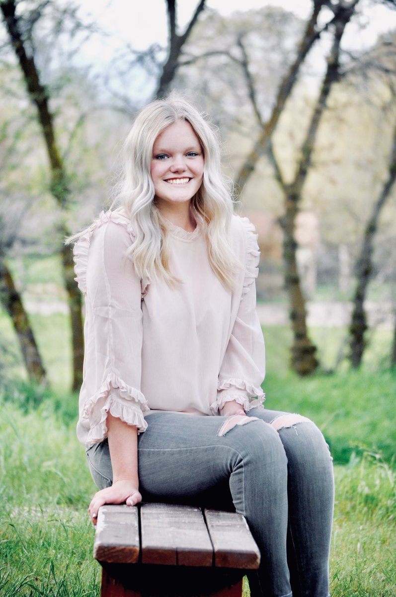abbiefolkman's tweet photo. aw man I’m so ready!! dm me if you want an announcement 🎓💛 https://t.co/PkUvZkYWHy