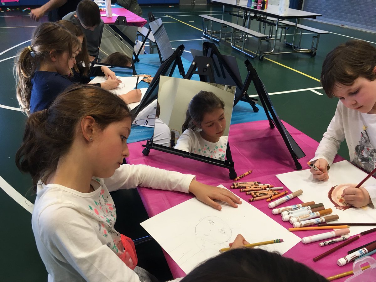 APKearns1's tweet photo. CA students create pieces  of art at the CAPG Family Fun Art Night ! What a great night!!@ColtAndrewsSch @coltandrewsPG @BiblioEDtech @mariojandrade @MAlmeida157 https://t.co/OnCTiFVqyh