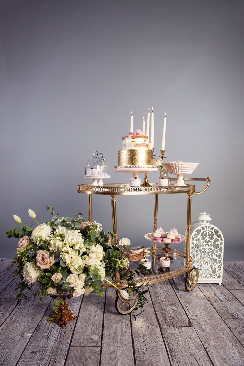 chietopia's tweet photo. Honored to be a part of this editorial photoshoot in @munaluchibride ~ {Macarons & Meringues}
https://t.co/hh4W5y801c
#collaboration #editorialphotoshoot #weddingcake #weddingideas #Chietopia #macarons #meringues #munaluchibride https://t.co/ygJAzkYClh