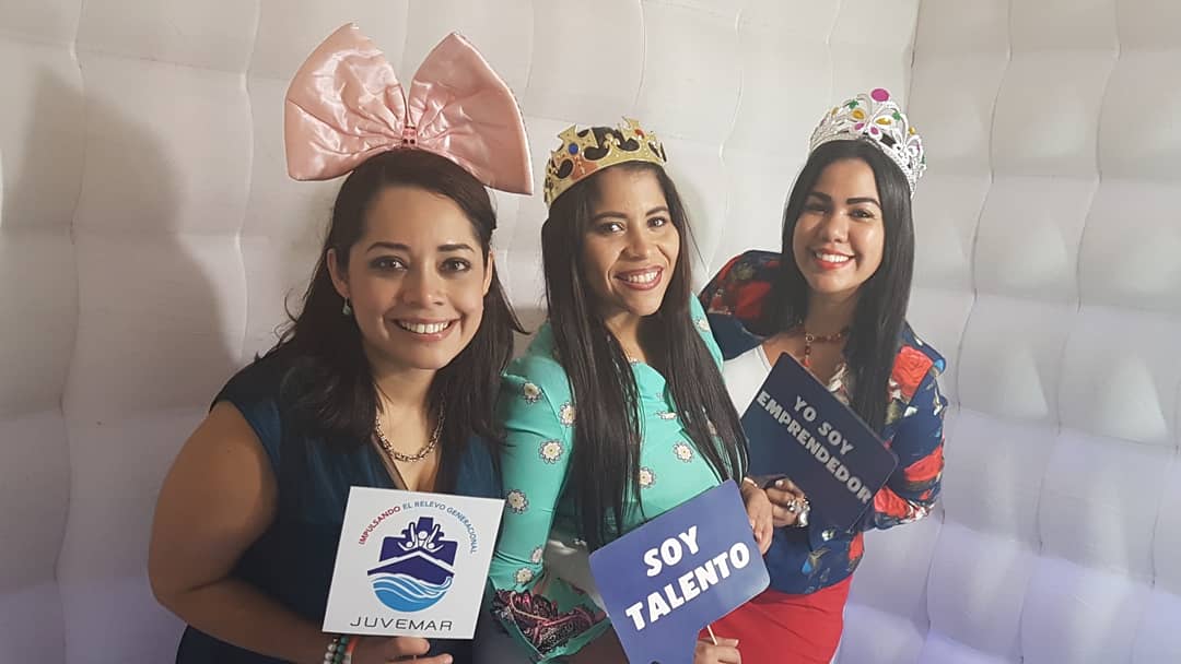 camaramaritima's tweet photo. Hoy compartimos en una tarde maravillosa,nutrida de conocimiento,la primera edición de #Juvemar 2018. En nombre del Comité de Rse de la #CMP agradecemos a todos nuestros patrocinadores,conferencistas, paneles, medios de comunicación y en especial a todo ese público espectacular. https://t.co/EvrzKH6Hpx
