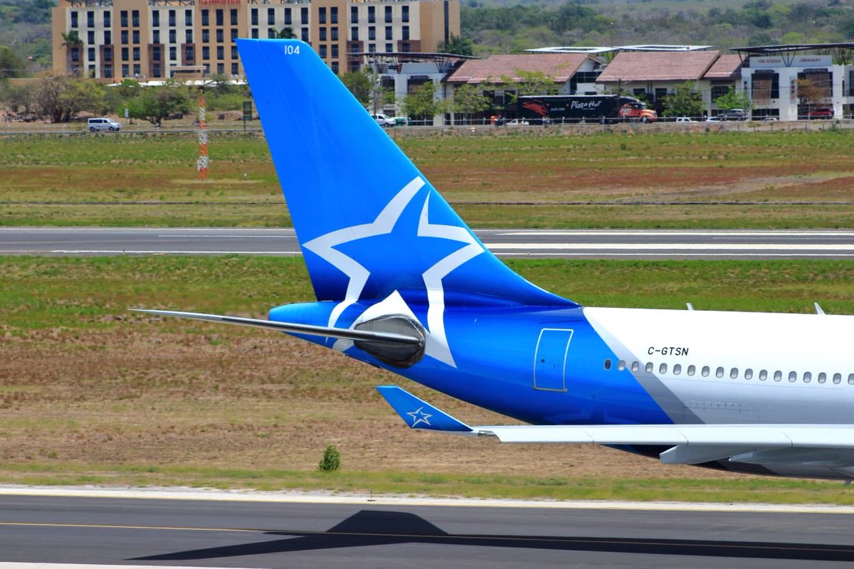 atc_cr's tweet photo. A332 de @airtransat el Martes en #mrlb #liberia #costarica #airbus #Avgeek #atc https://t.co/R06SScyVt5