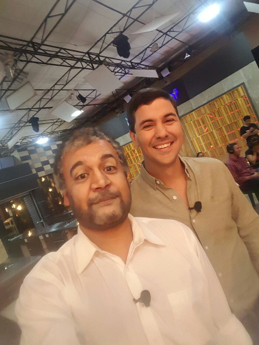 PolemicaPy's tweet photo. Imposible perdértelo! 
@SantiPenap con #NaritoAcdo @Tavigustavi
#ENVIVO #PolémicaPy #TelefuturoPy https://t.co/VjWqYMIsHZ