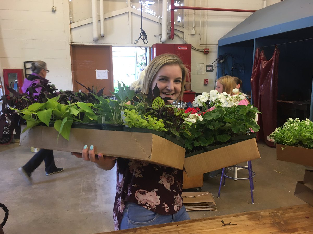 MiddletownFFA's tweet photo. We had a successful preview sale today! Check us out on Saturday from 9-1. #mhshortswag #fcpscte #fcpsffa #mhsffa @FCPSMaryland @MHSRTNews @MHS_Jeffrey @CTEKPearl @AP_Rumpf @AP_Hontz https://t.co/8asFOJLsLD