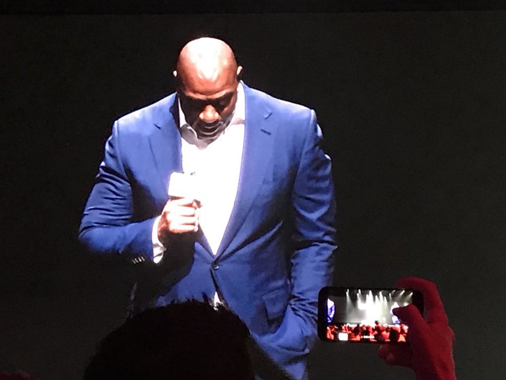 manilabulletin's tweet photo. Now: Earvin βMagicβ Johnson gives talk at SuiteWorld18. @NetSuite #SuiteWorld18 #GiveBack2Alex | via @BernadetteMagki https://t.co/I8178NjBMn