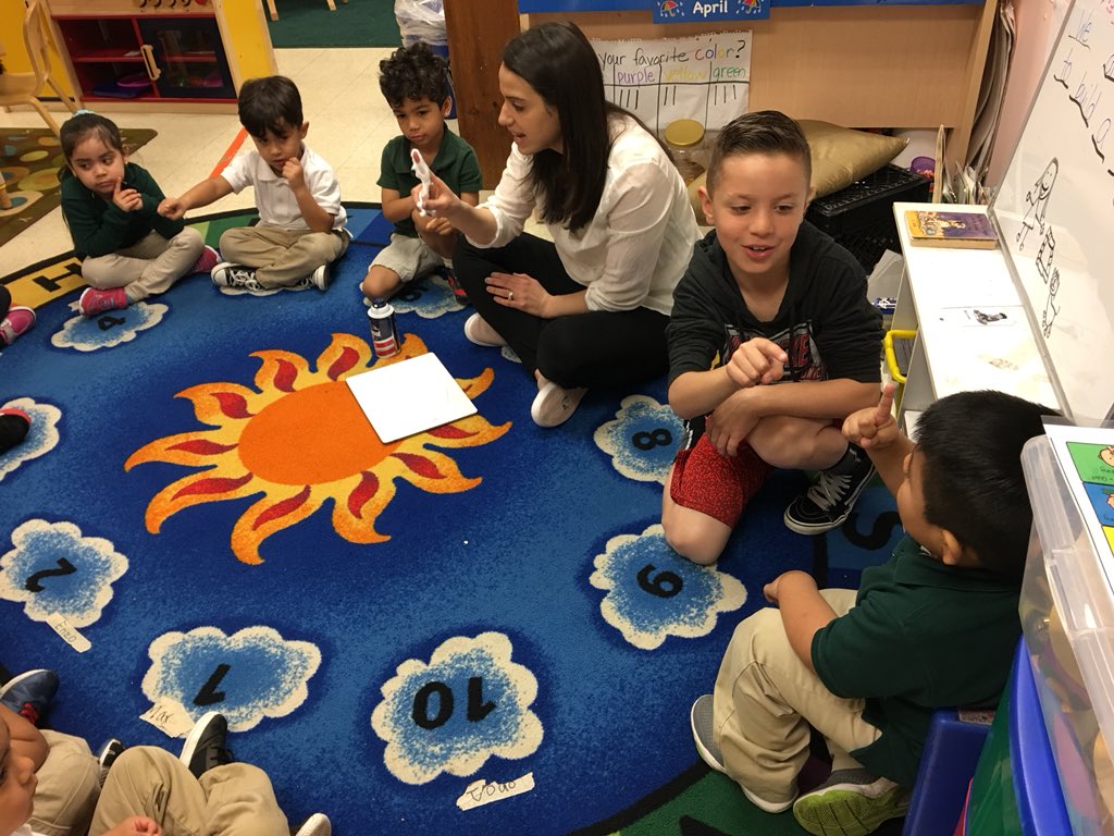 Fluffycrypt0_'s tweet photo. Graphics practice with shaving cream, snakes 🐍 in the grass #letterSs #curveincurveout #privatespeech #selfreg @mrskimdoug @LBpublicschools https://t.co/KlMUBXCjOQ