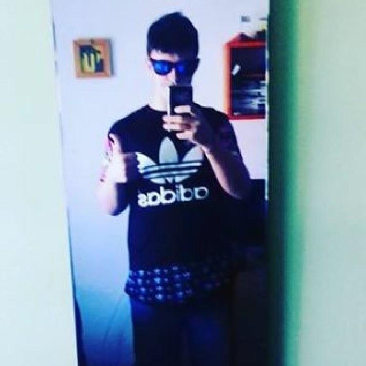 JefeFollow's tweet photo. ¡Ven y disfruta conmigo!  > hello en #BIGOLIVE. https://t.co/GxIPVwEjgH https://t.co/ORnyQdFlbj