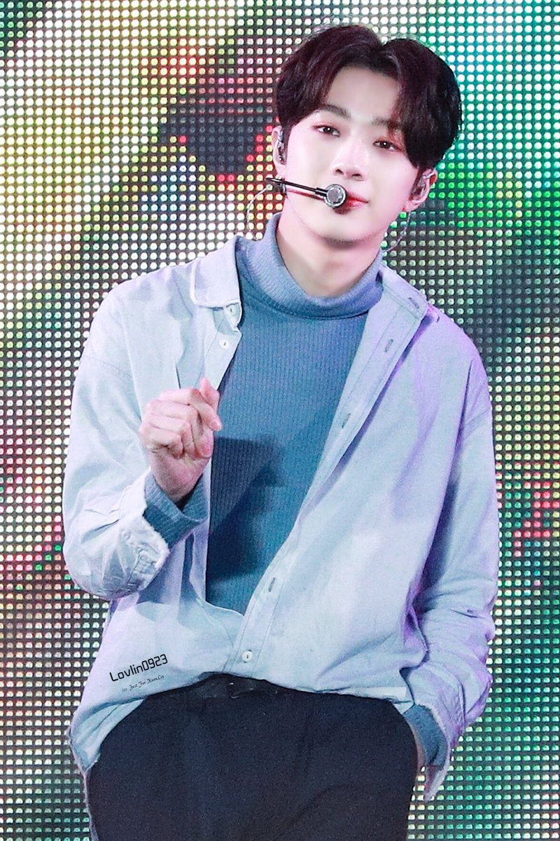 lovlin0923's tweet photo. #라이관린 #WannaOne #워너원 #賴冠霖 #LaiKuanLin 180404 울산 Show champion  😊😊😊 https://t.co/mw97doyCeD