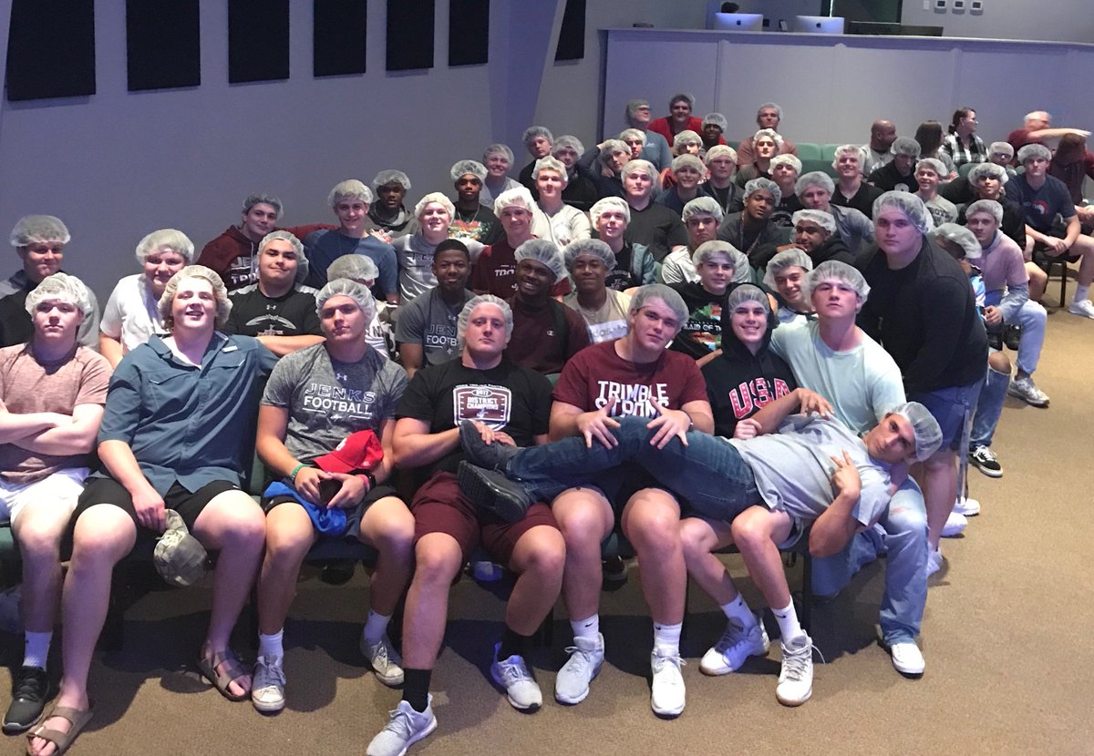 JenksFootball's tweet photo. 71,192 meals packed! 
195 kids fed for a year. https://t.co/YulzaRyw9t