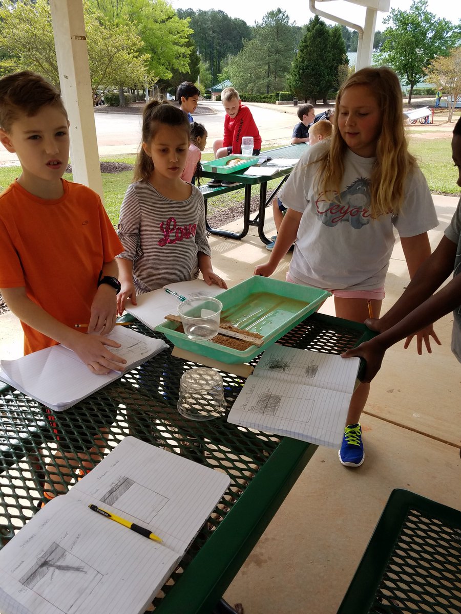 Mrs_KHef's tweet photo. Taking science outside on a sunny day! #4E23 @RCGib @WestLakeElem @WCPSSElemScie https://t.co/kbcbaNbYkw