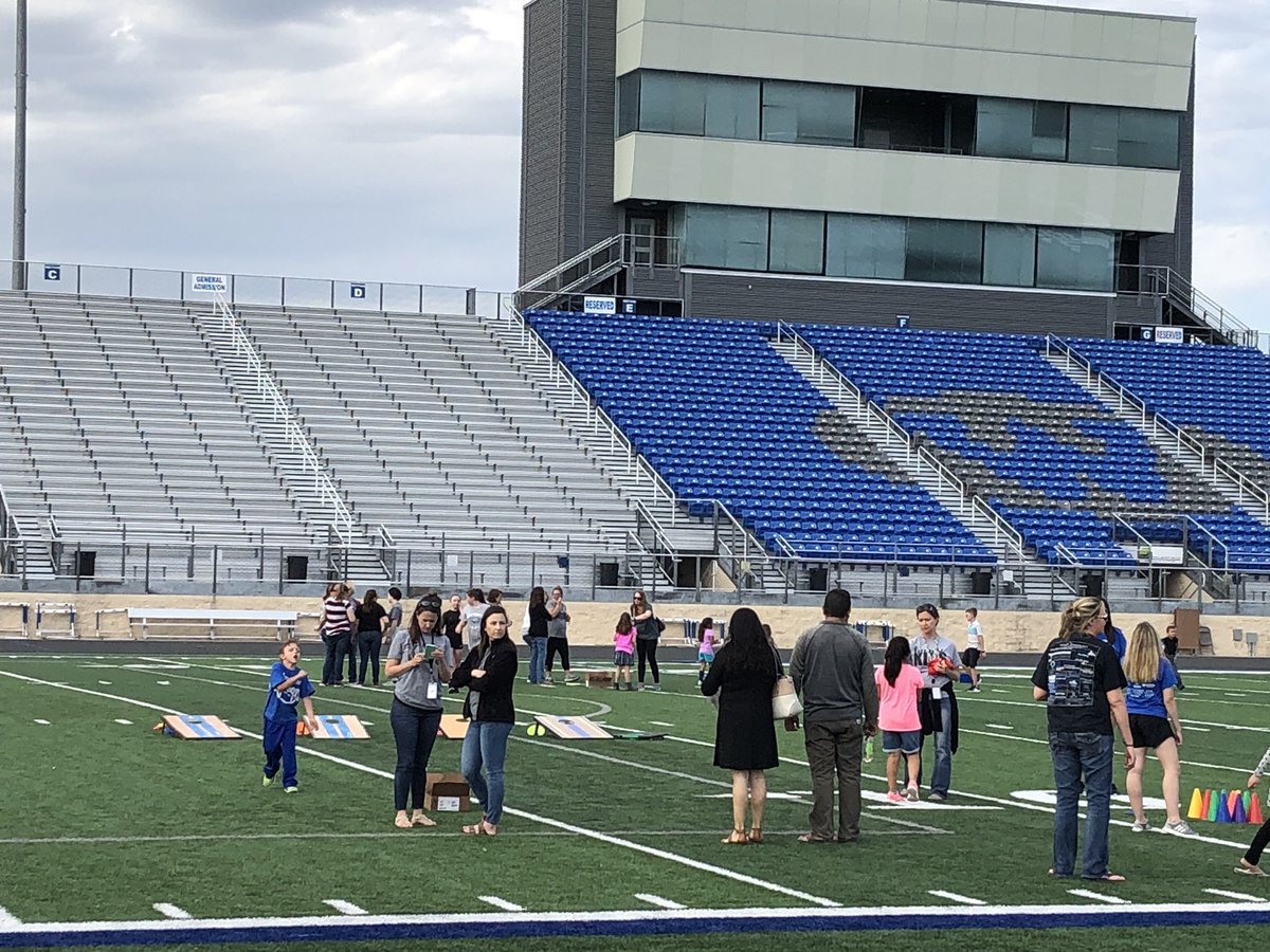 Thank you to all High School students, teachers, parents and volunteers who came out and supported our first Field of Readers  event!  It was a huge success! #whywisd #fieldofreaders.