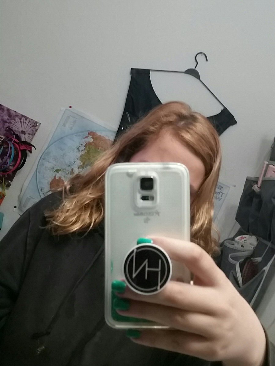 KeoriW's tweet photo. Got a popsocket with @NiallOfficial initials on it love it https://t.co/DMe9uB337E