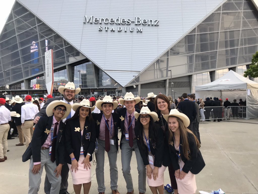 deca_larissa12's tweet photo. An unforgettable ICDC experience! π· #TXinATL https://t.co/BqljC1DLE4