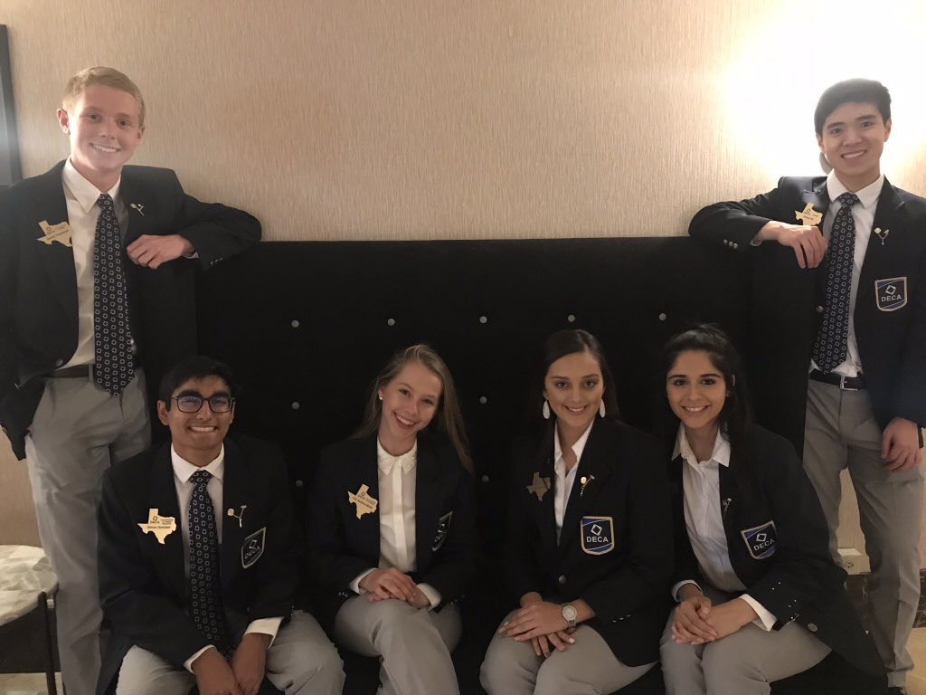 deca_larissa12's tweet photo. An unforgettable ICDC experience! π· #TXinATL https://t.co/BqljC1DLE4