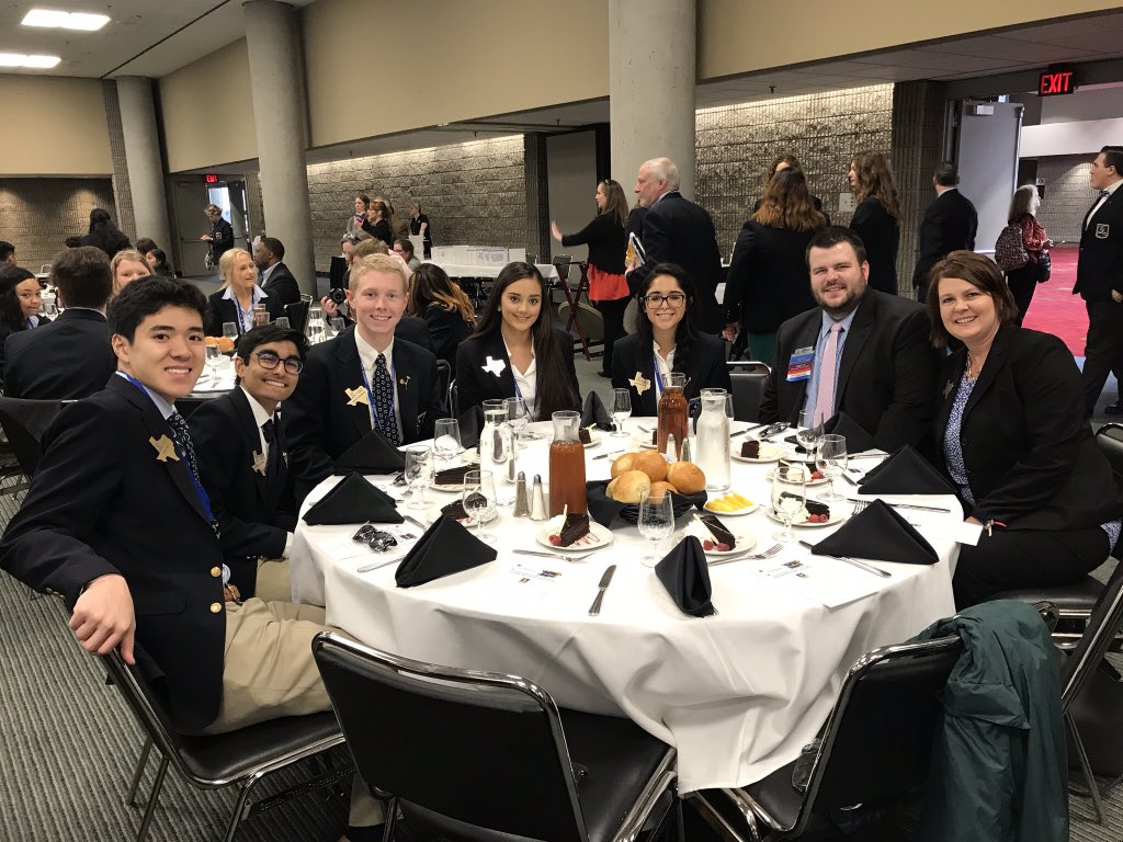 deca_larissa12's tweet photo. An unforgettable ICDC experience! π· #TXinATL https://t.co/BqljC1DLE4