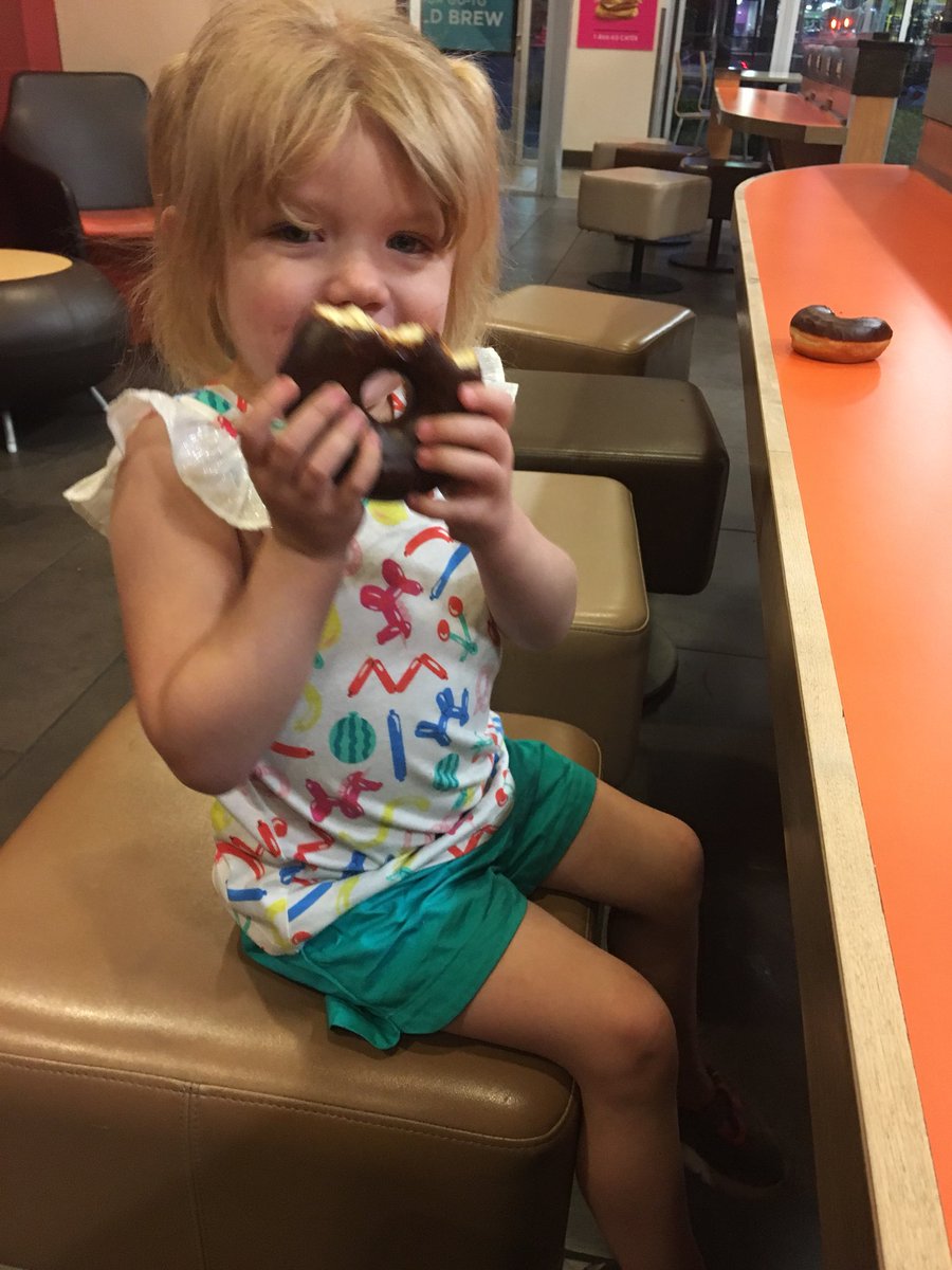 cocomullet's tweet photo. Donuts with her is my favorite 😍 https://t.co/QiCP8jZQZL