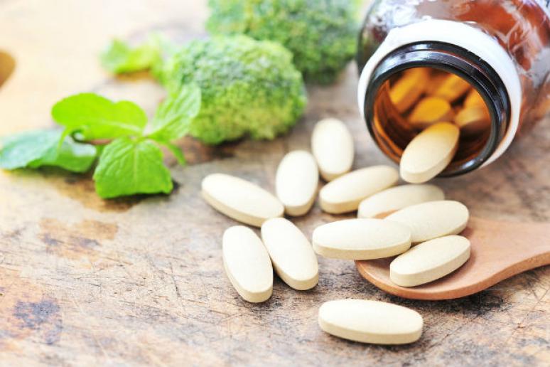 Tranalysis2001's tweet photo. While the China-US trade war is raging on, vitamin players worldwide are worried about a potential decline in #vitamin #exports from China. Chinese major enterprises have given their comments, ensuring their exports to the USA are not affected yet:
https://t.co/2vQl8AocRW https://t.co/bsGzcxLOXV