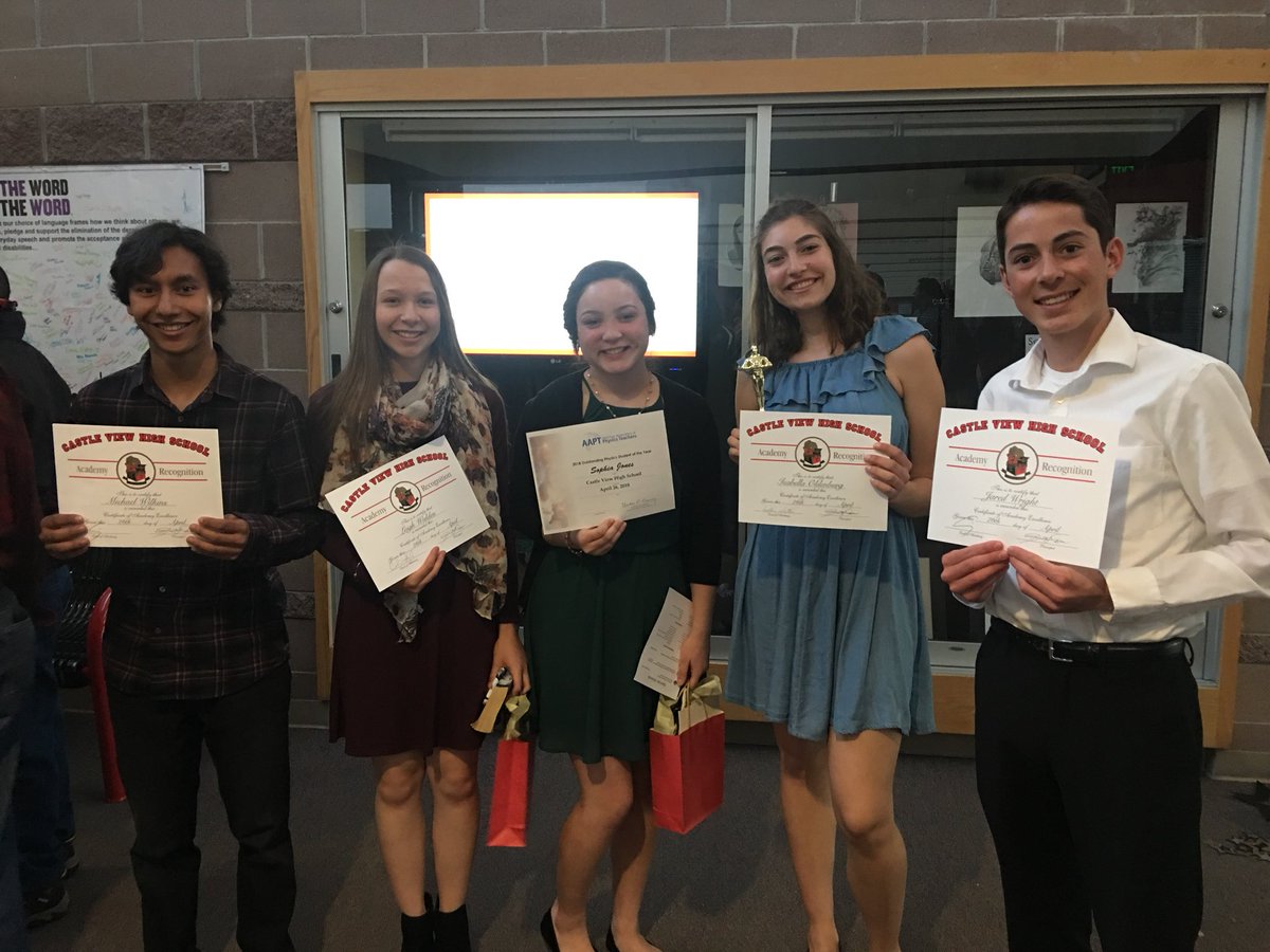 CVHS_Debate's tweet photo. The team representing undergrad awards tonight! Congratulations 

Isabella- VPA Academy Award
Mike- LGC Academy Award
Leigh- LGC Academy Award
Jared- LGC Academy Award
Sophie- Physics Student o/ the year https://t.co/FhKyn4doUq