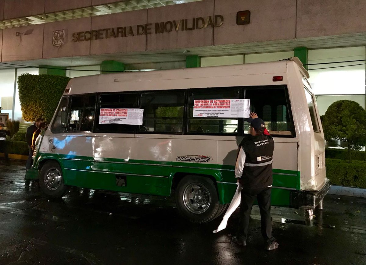 CapitalMX_'s tweet photo. #EntérateCDMX Revoca @CDMX_Semovi concesión 0022057 de la #Ruta02 del ramal #Pino #SanCosme tras poner en riesgo la vida de pasajeros y transeúntes en un percance ocurrido en Eje 2 y #FloresMagón.
#Cuauhtémoc.
👇
+ https://t.co/S4tlrEKfg2 https://t.co/zYd4vfABhs