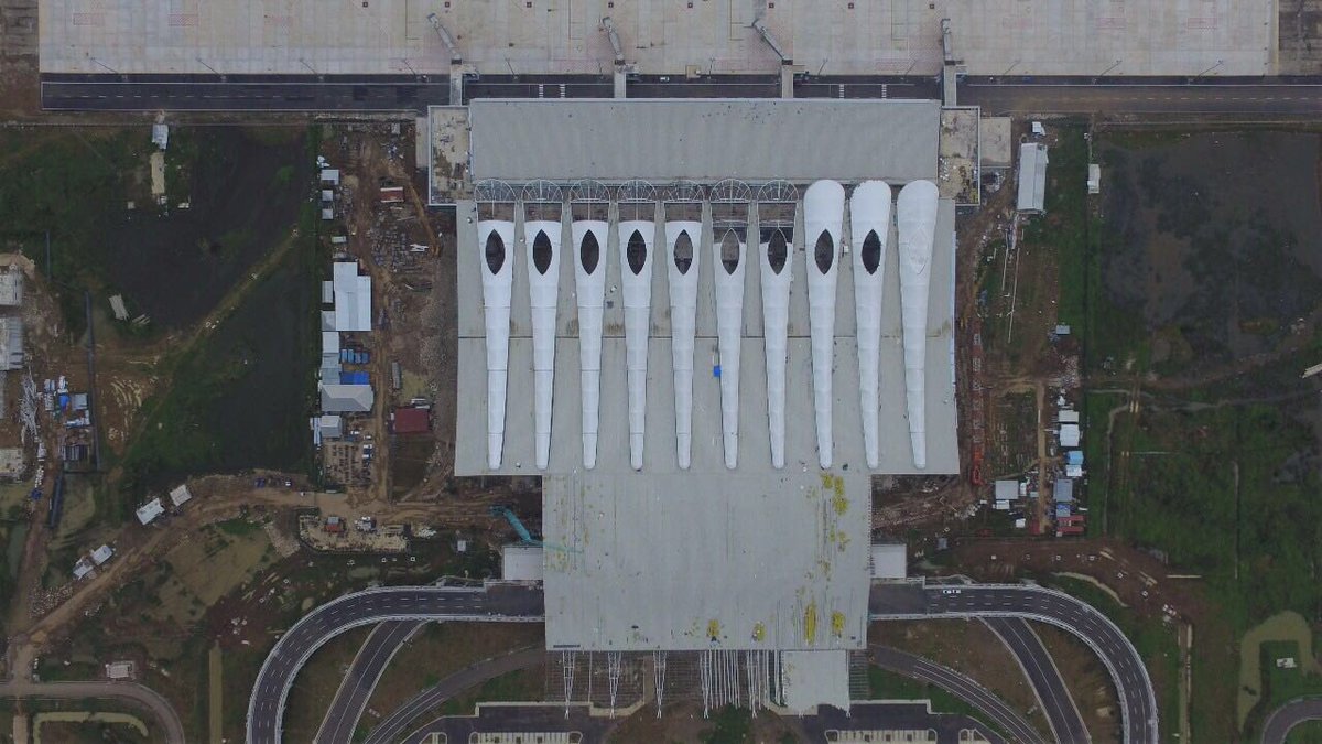 INJairports's tweet photo. Tweeps, bandara Kertajati segera beroperasi, progres akses dan infrastruktur telah mencapai 100%, terminal 94,4% dan penunjang operasional 94,6%. Bandara Kertajati akan menjadi kebanggaan masyarakat Jawa Barat. 📷BIJB
#airportsgrowfaster 
#kertajati 
#jawabarat https://t.co/tCD9F1IuGj