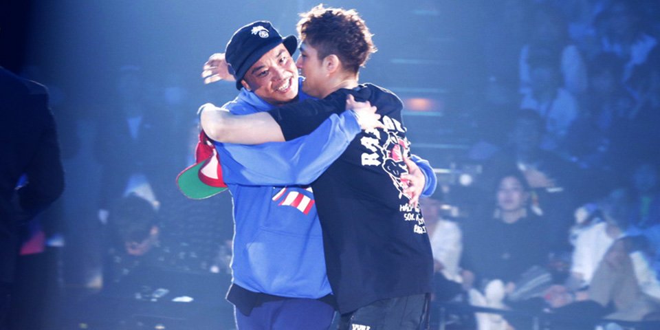 Dews365's tweet photo. 招待制度で実現した夢の大ボス対決！Twiggz vs Dee | ダンスの情報サイト Dews(デュース)
 https://t.co/kQB2A8j7Mv https://t.co/4LEdiyCboK