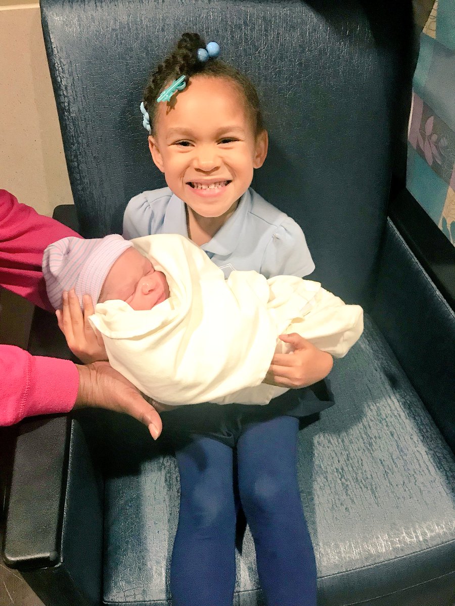 iAPR0VEdisTweet's tweet photo. My other nephew has been born 😍😍❤️❤️❤️ #JacobyJackson https://t.co/ktTGTJ876E