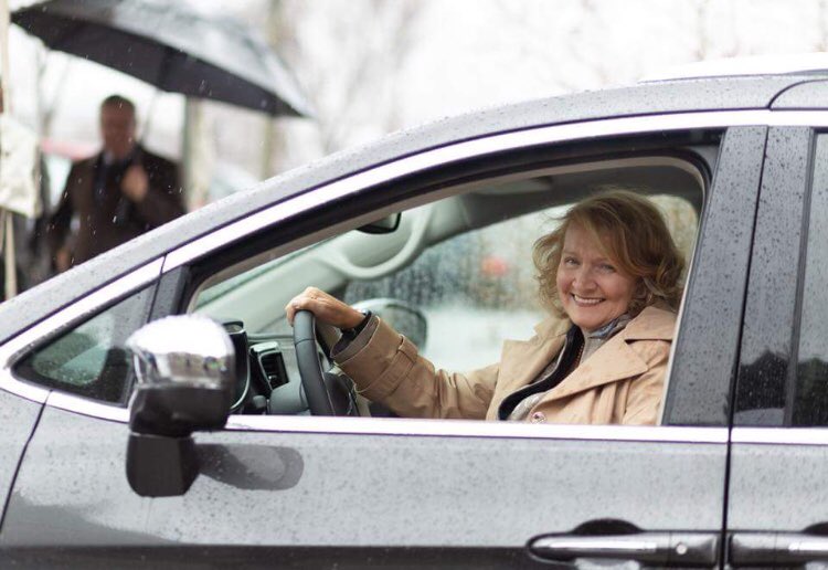 Pouring rain never stands in the way of an #unposed shoot and the politicians were happy to “Unpose” for us in the electrical vehicles on #parliamenthill yesterday:) #cars #photography #photographer