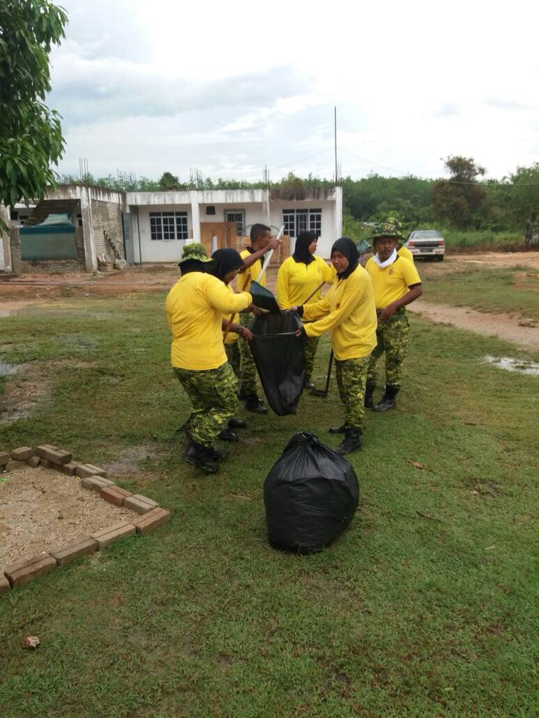 RELA_PDGTERAP's tweet photo. Program Bakti RELA @RELA_PDGTERAP di Maahad Tahfis Saidina Abu Bakar, Kuala Nerang @IPRN_Kedah @relamalaysia 💪💪💪 https://t.co/OTX3jfgafd