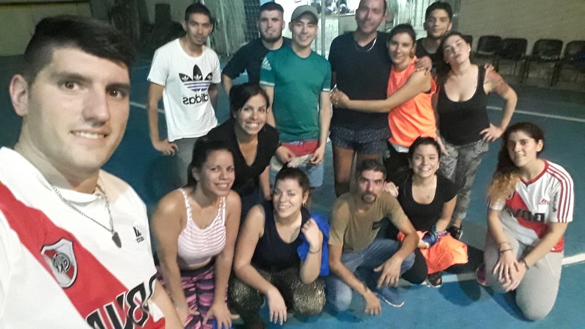 vero_brayton's tweet photo. #HandballMixto #SomosAbasto #ElEquipoDeRamonMuerza #VamosPorMas @RamonMuerzaSEC @aldecoto @patapata121 @AnastacioMatias @SebaPonce91 @juanjo1422misio https://t.co/7ww8VEpWMk